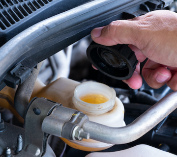 روغن ترمز چیست؟ تفاوت روغن ترمز آبی و زرد DOT3،DOT4 ،DOT5